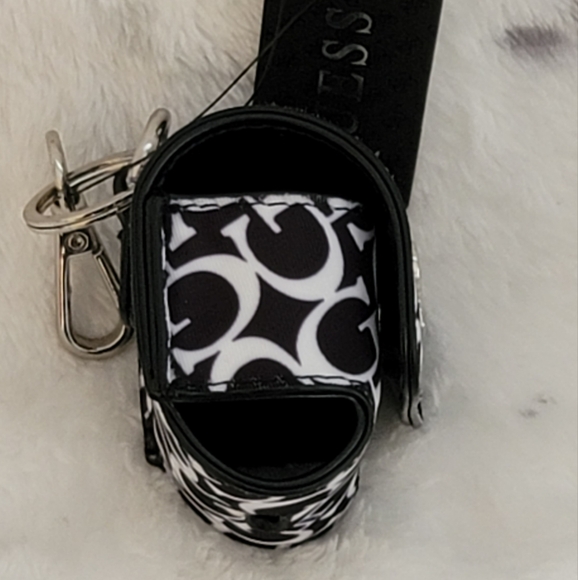 GUESS AIRPODS CASE ! - Picture 6 of 9